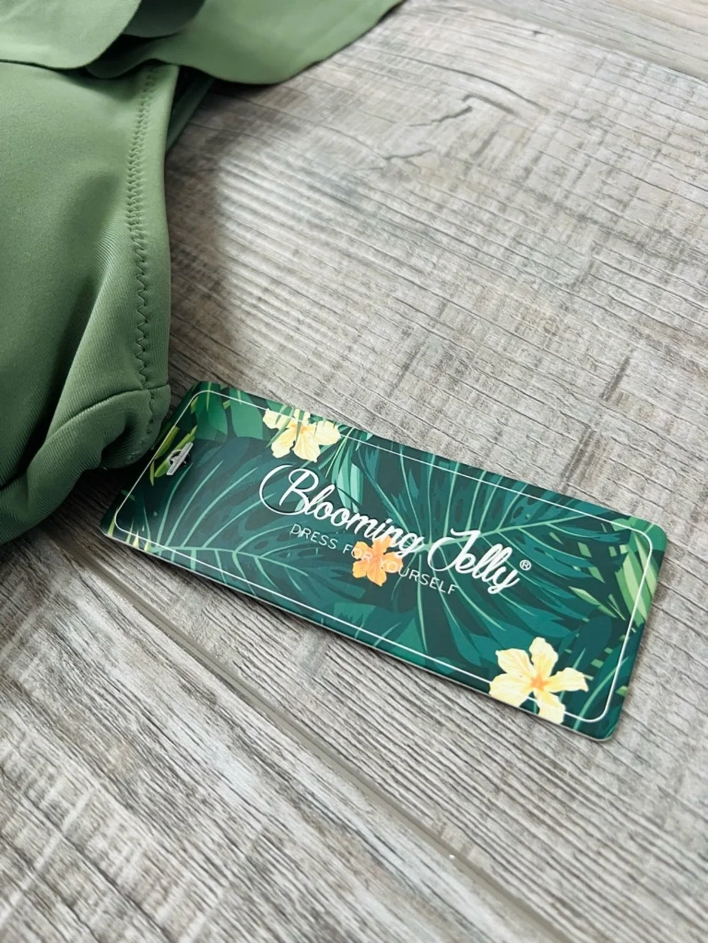 Blooming Jelly Ruffle Two-Tone One-Piece Swimsuit - Picture 2 of 4